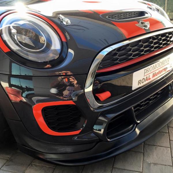 Mini John Cooper Works Challenge - Front splitter and cooling air ducts